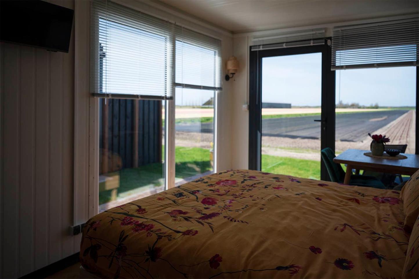 Bloem & Bed Bed & Breakfast 't Zand Exterior photo